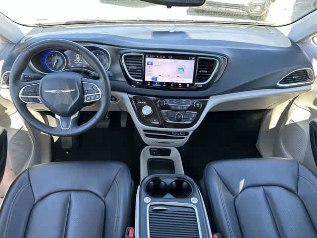 Used 2024 Chrysler Pacifica Touring-L FWD image 12