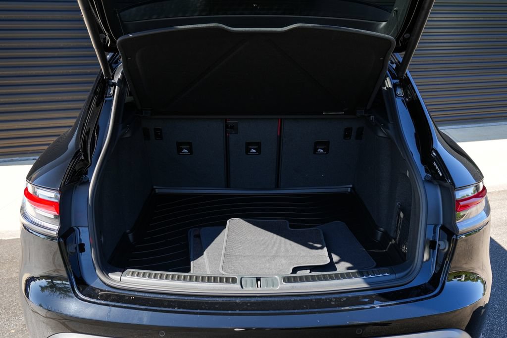 Certified 2026 Porsche Macan AWD/4WD image 17