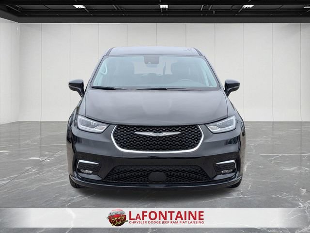 Used 2024 Chrysler Pacifica Touring-L image 8