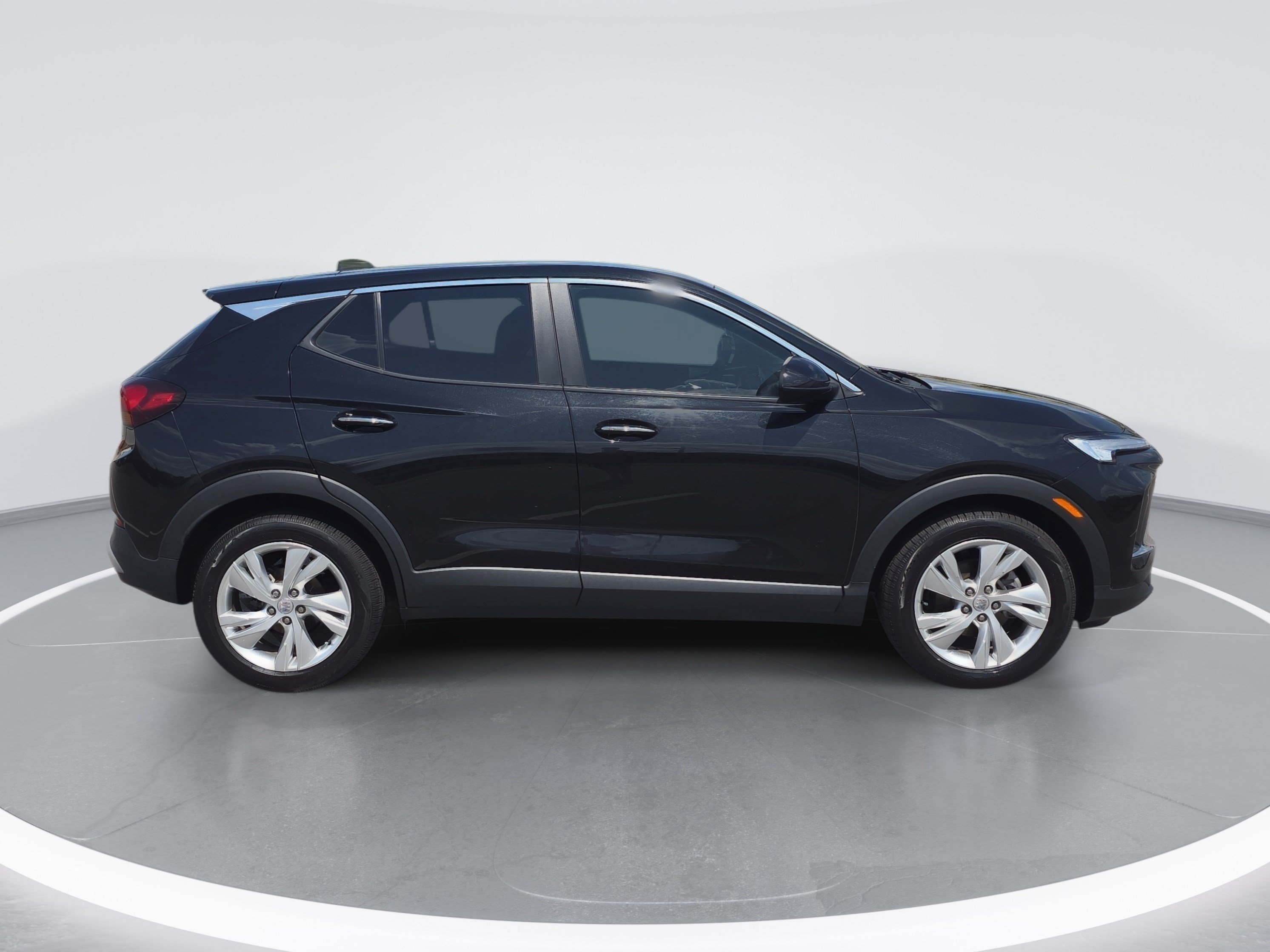 Used 2024 Buick Encore GX Preferred FWD image 2