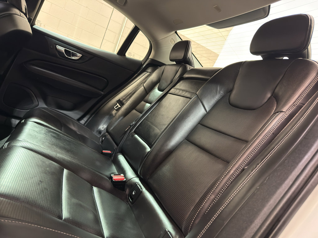 Used 2019 Volvo S60 T8 Inscription image 30