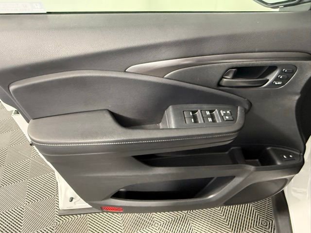 Used 2023 Honda Passport EX-L image 16