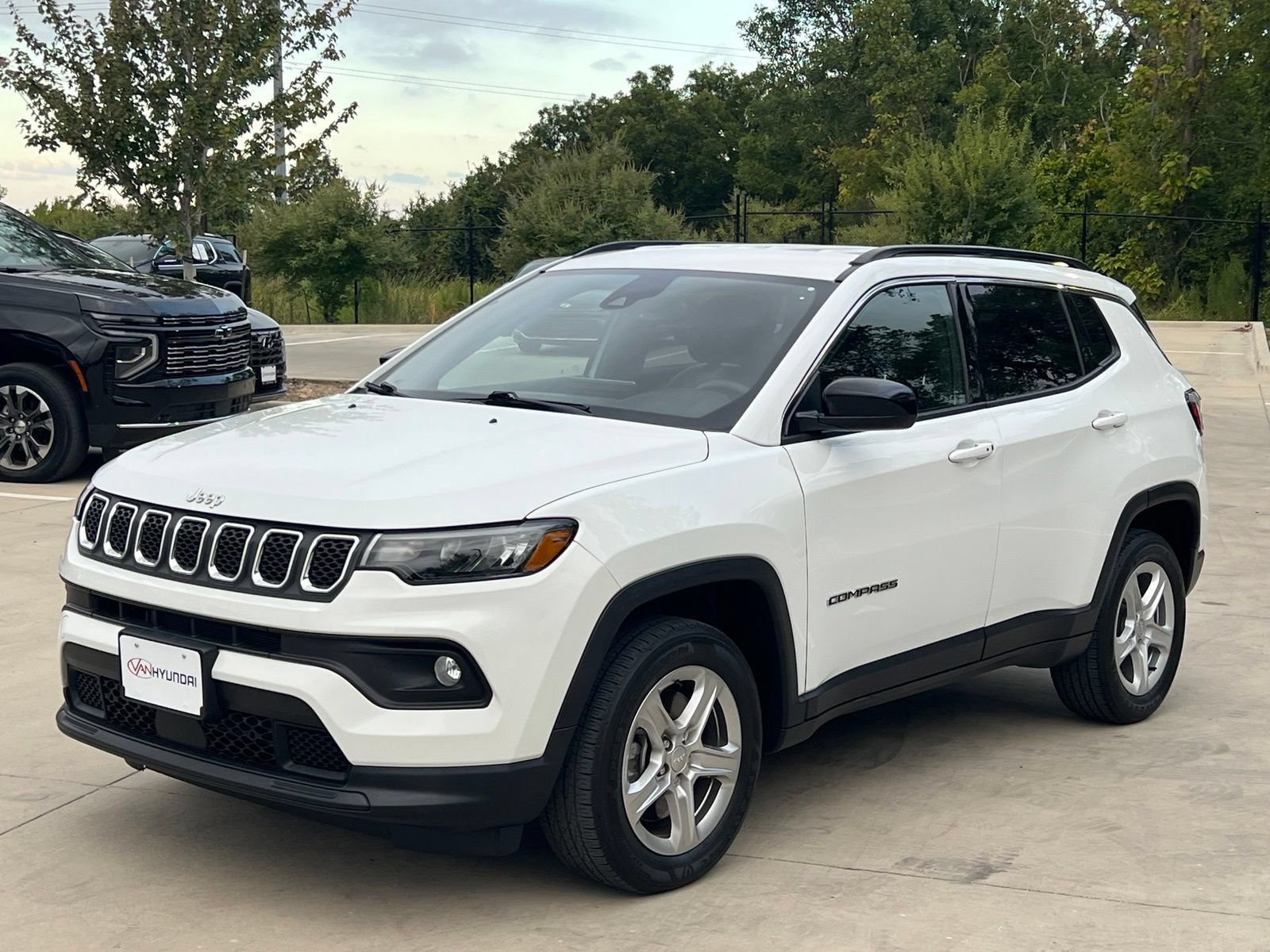 Used 2023 Jeep Compass Latitude w/ Convenience Group AWD/4WD image 5