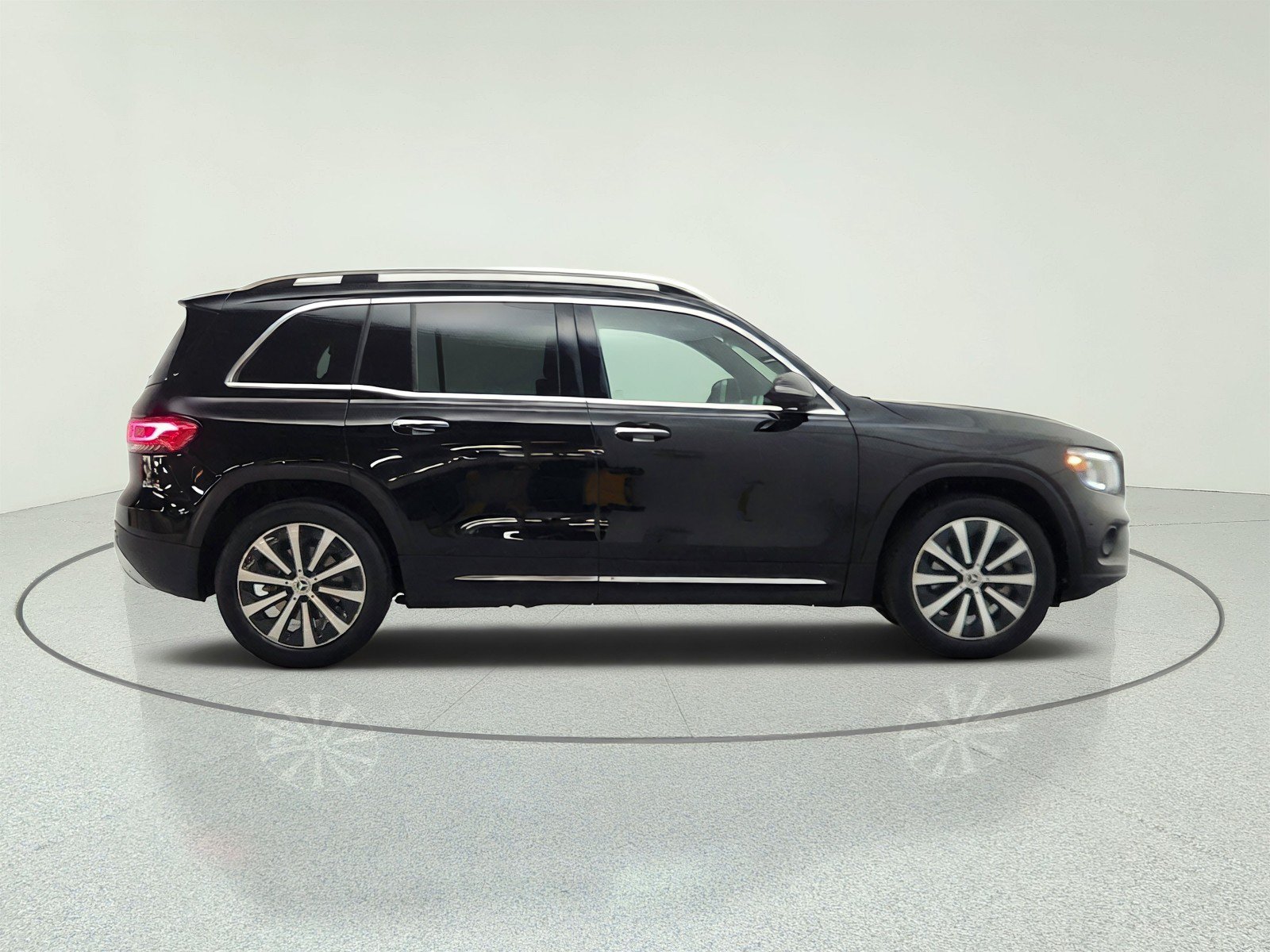 Used 2022 Mercedes-Benz GLB 250 4MATIC image 4