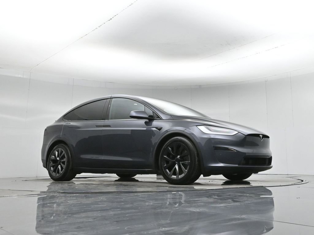 Used 2023 Tesla Model X image 2