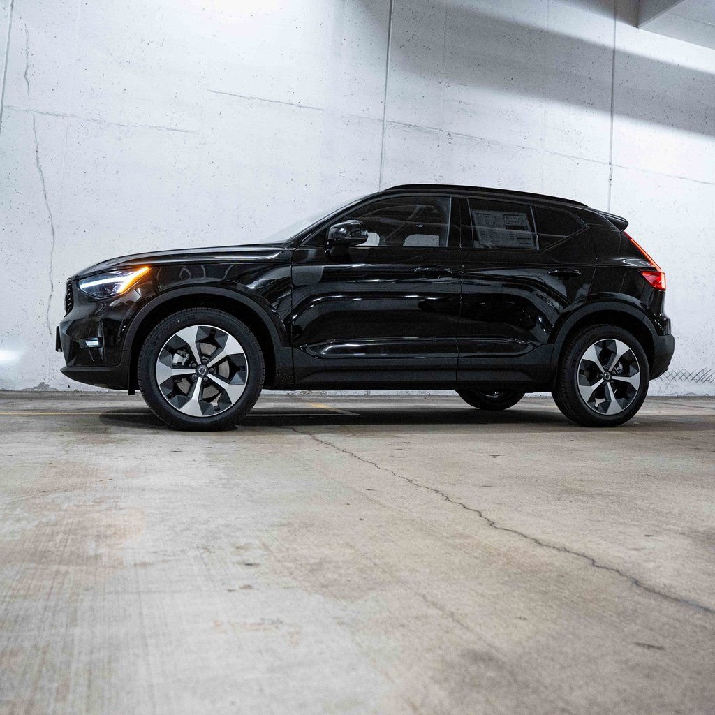 New 2026 Volvo XC40 B5 Plus w/ Protection Package Premier AWD/4WD image 4