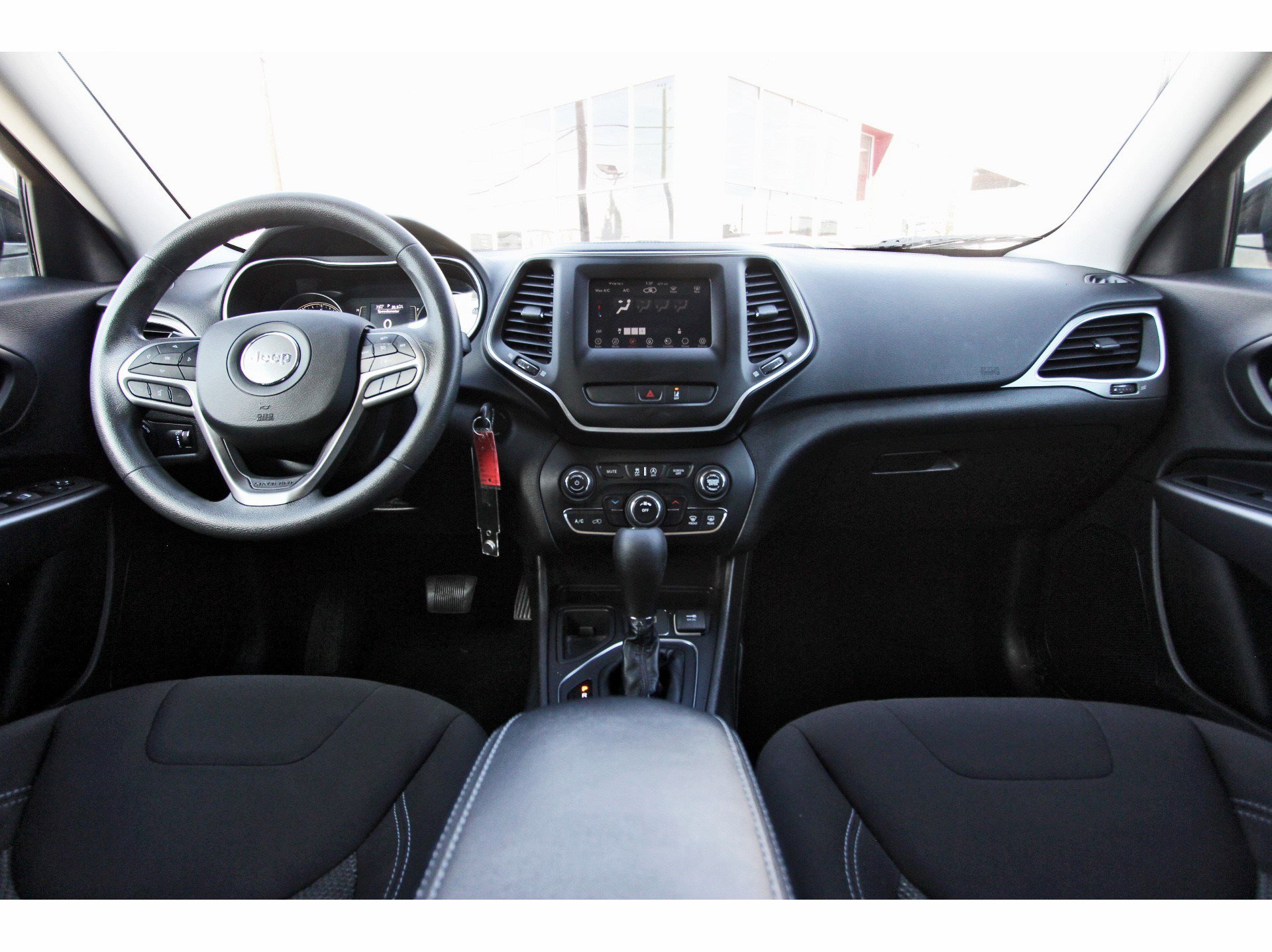 Used 2021 Jeep Cherokee Latitude FWD image 11