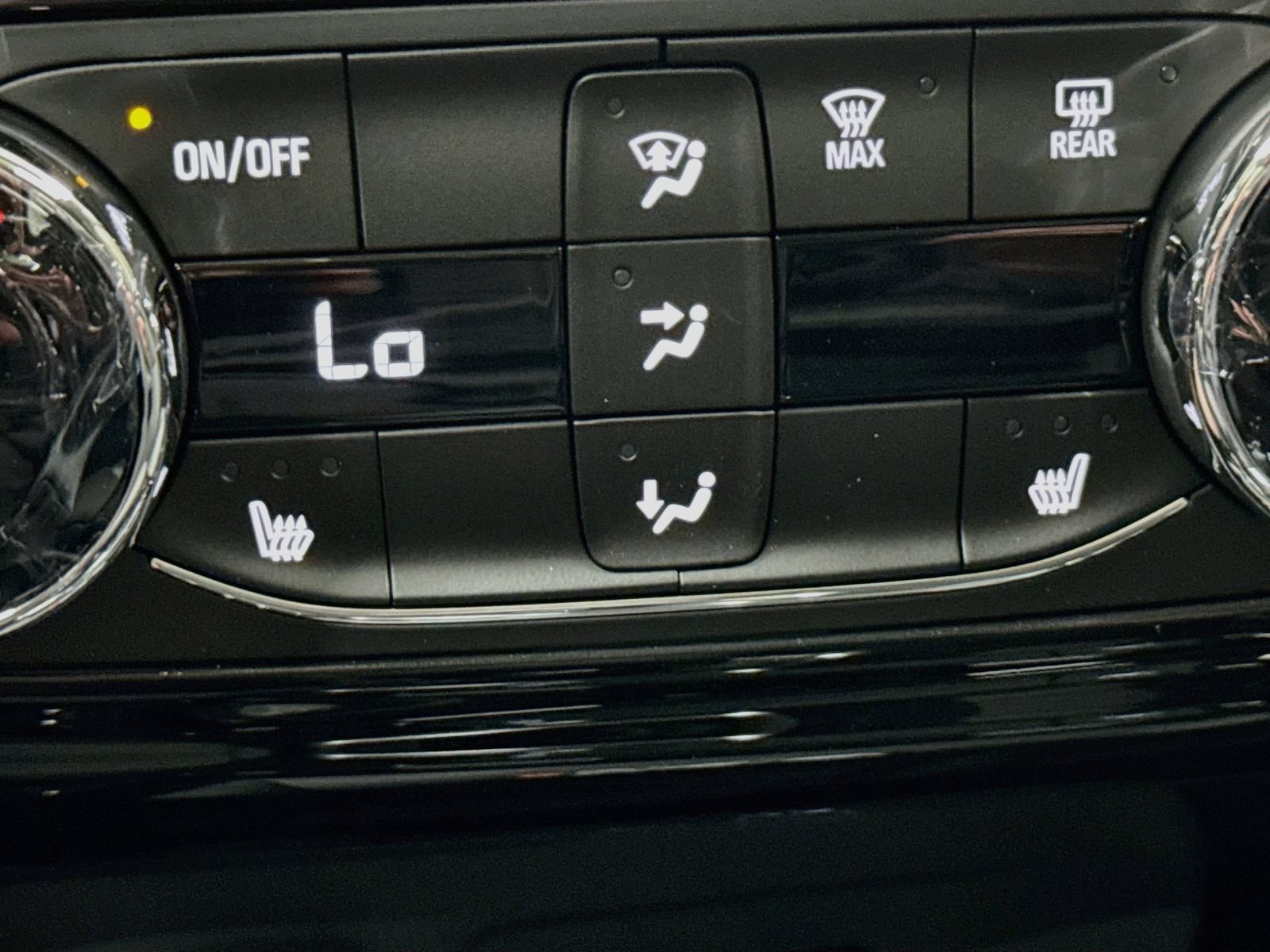 New 2026 Chevrolet Trax ACTIV w/ Sunroof Package FWD image 23
