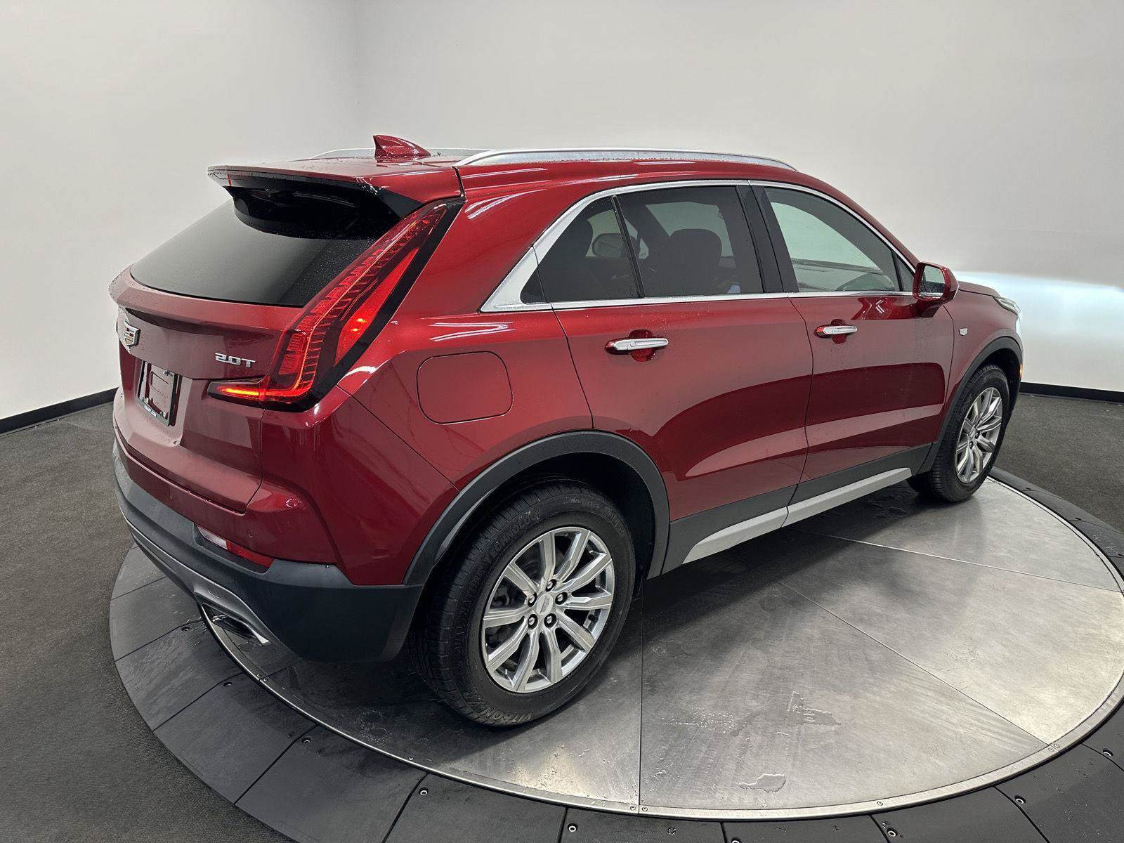 Used 2019 Cadillac XT4 Premium Luxury w/ Cold Weather Package AWD/4WD image 7