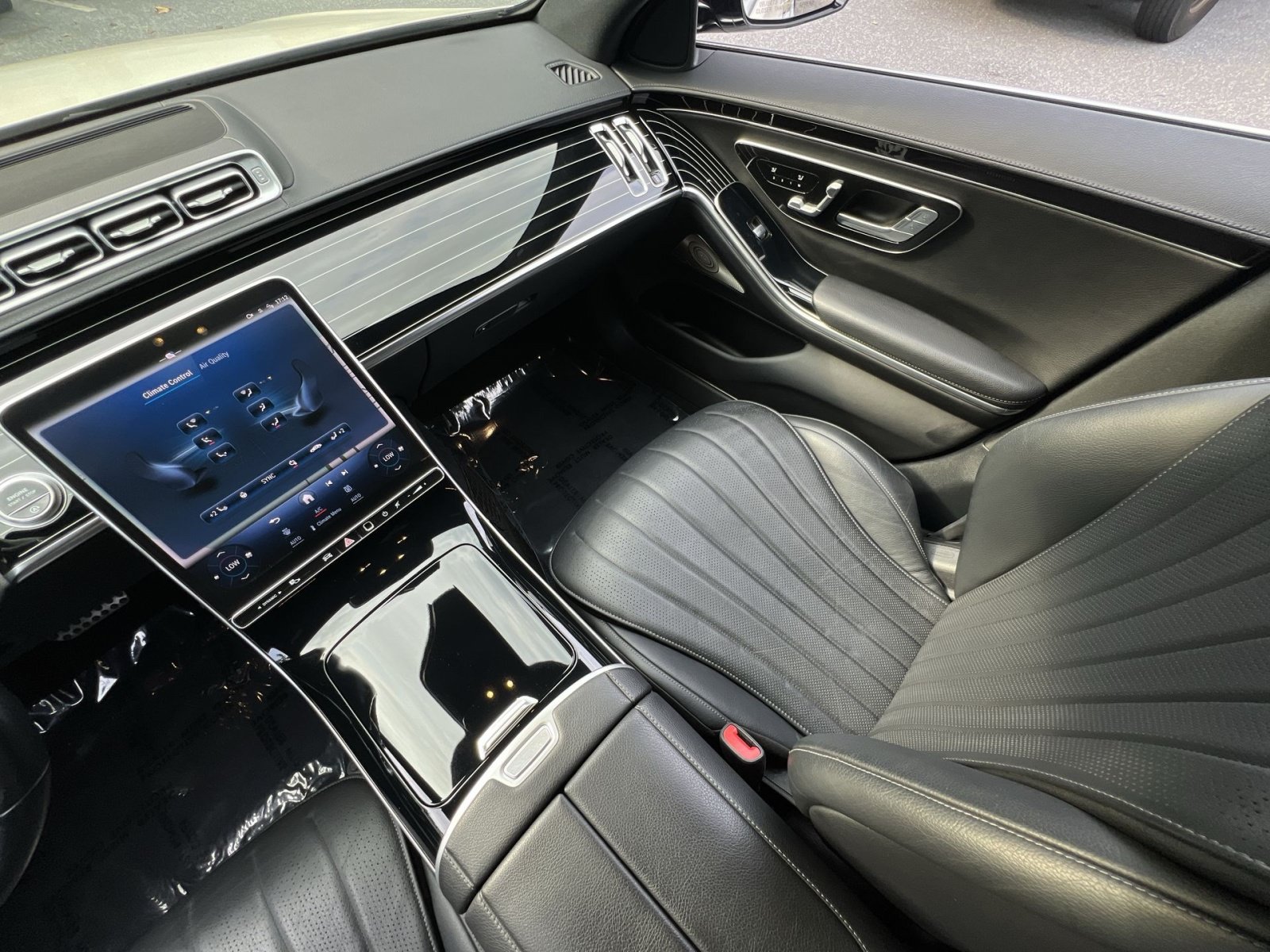 Used 2022 Mercedes-Benz S 580 4MATIC Sedan w/ AMG Line Package image 14