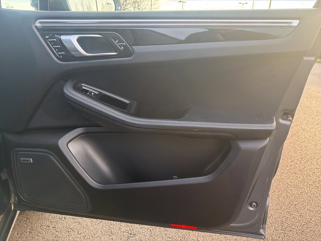 Used 2018 Porsche Macan image 28