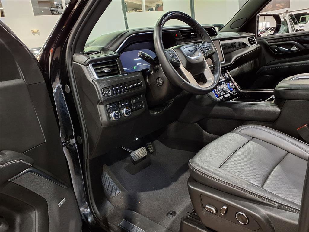Used 2023 GMC Yukon Denali w/ Advanced Technology Package image 14