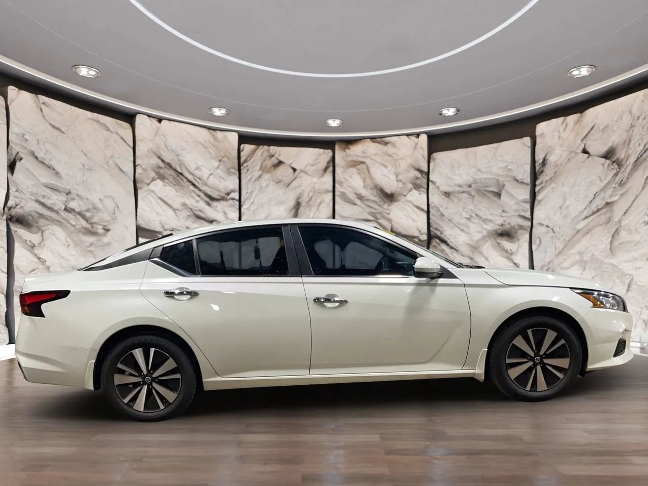 Used 2021 Nissan Altima 2.5 SV w/ SV Premium Package image 11