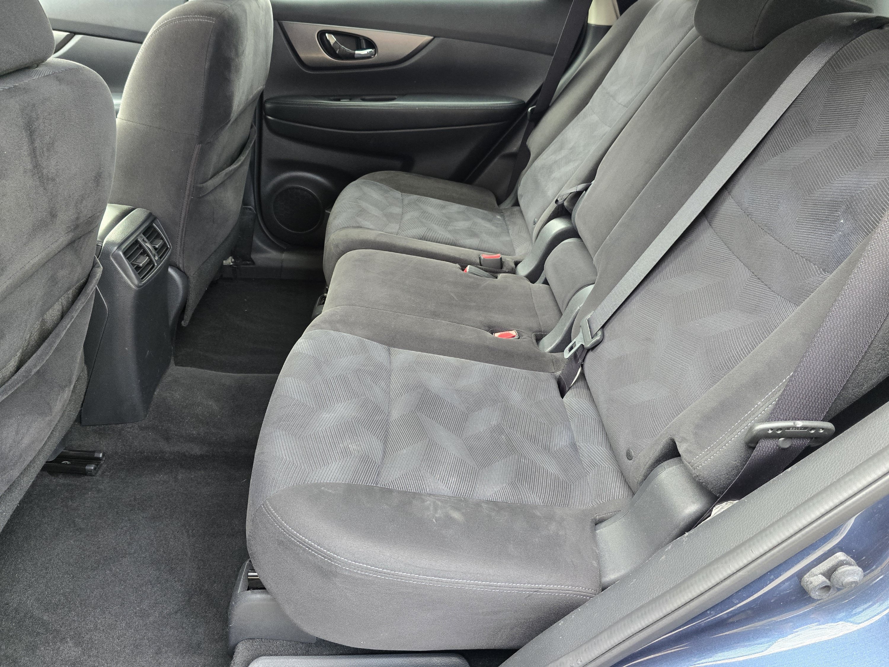 Used 2015 Nissan Rogue SV w/ SV Premium Package AWD/4WD image 26