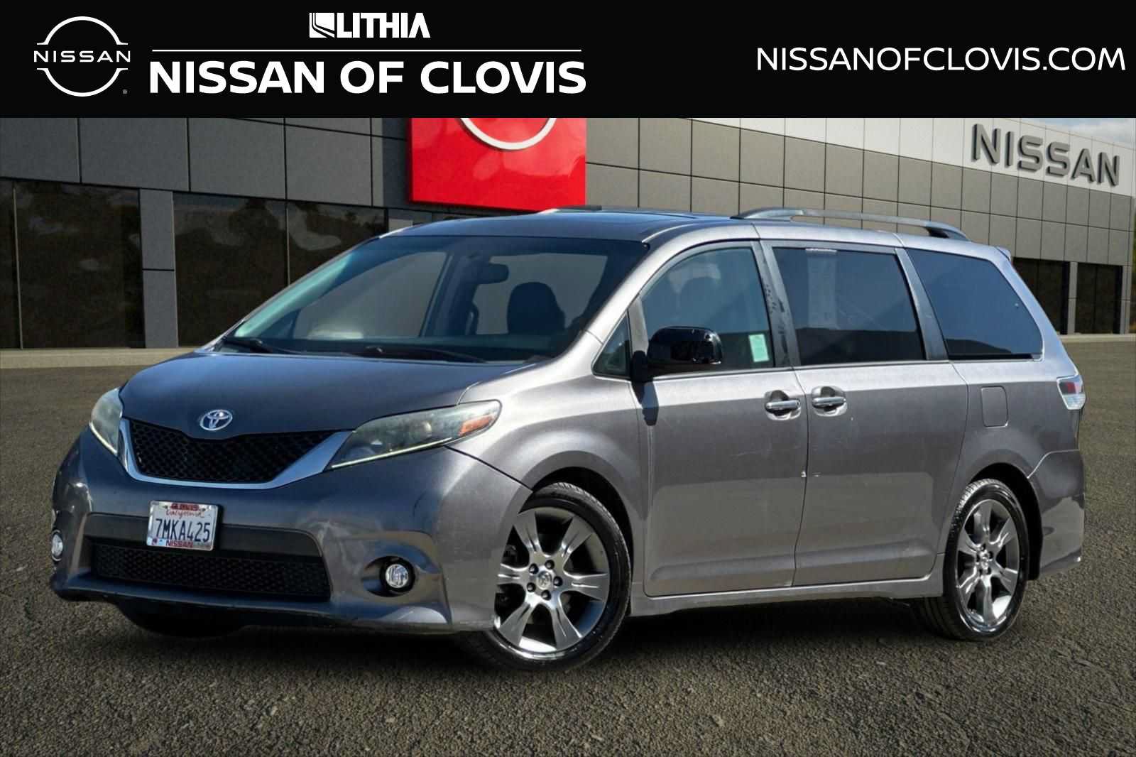 Used 2015 Toyota Sienna SE w/ SE Preferred Package FWD image 1