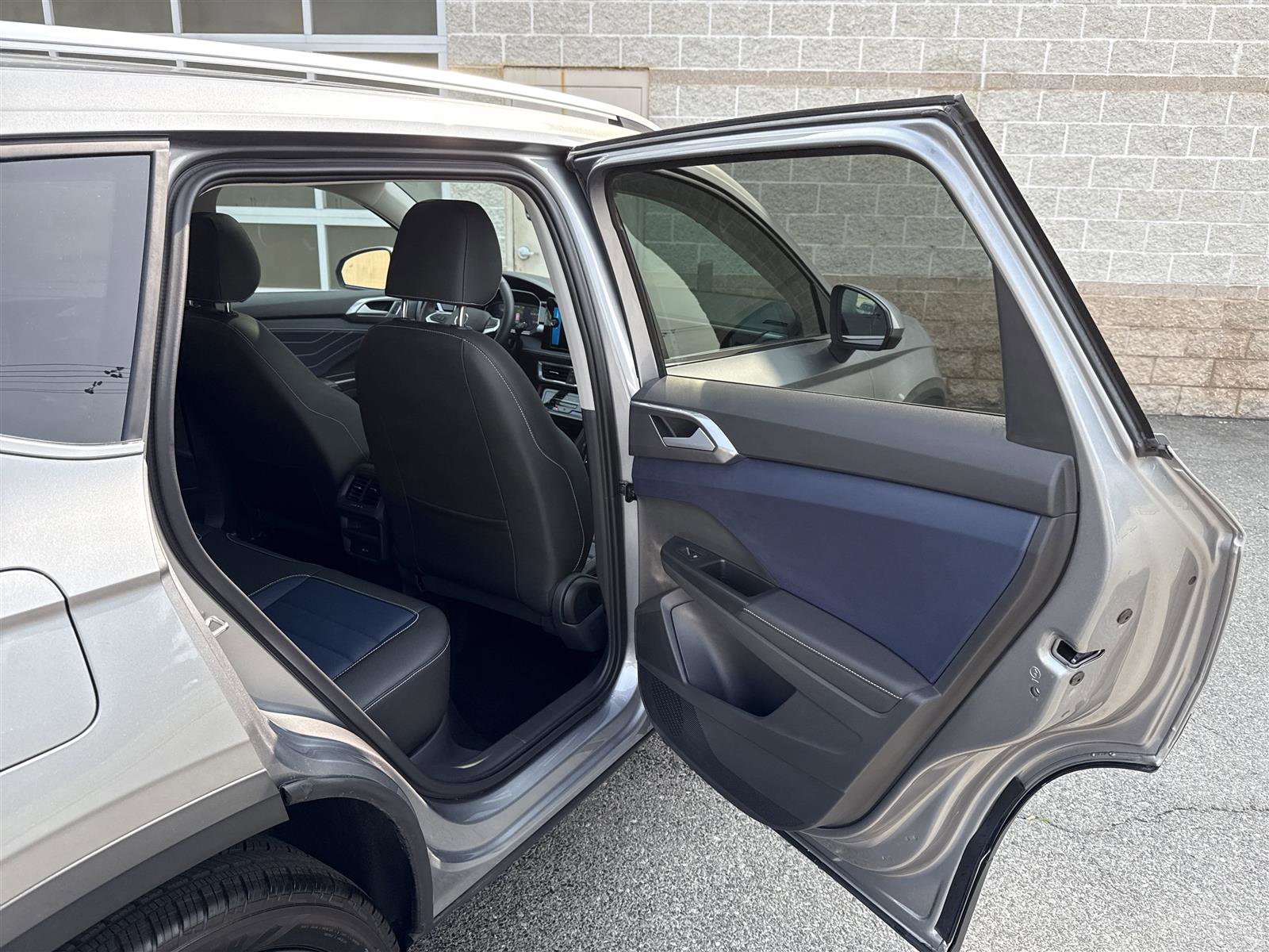 New 2025 Volkswagen Taos SEL image 34