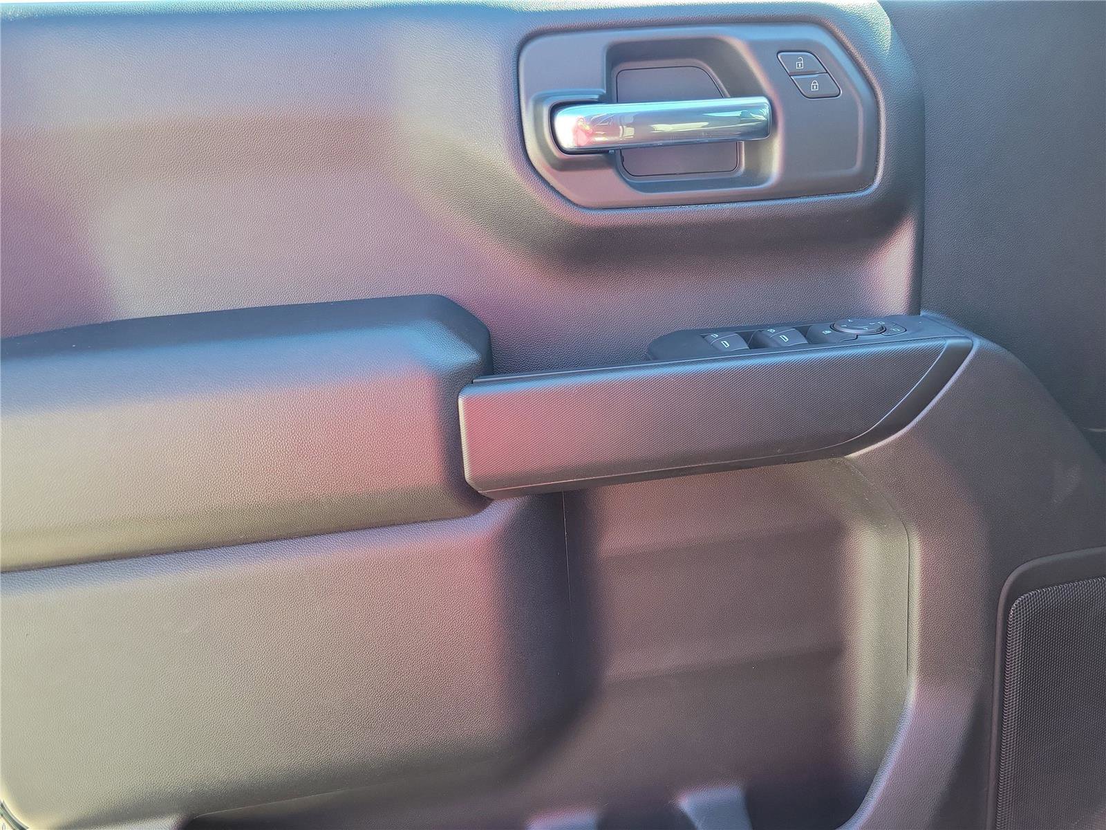 Used 2023 Chevrolet Silverado 1500 Custom image 18