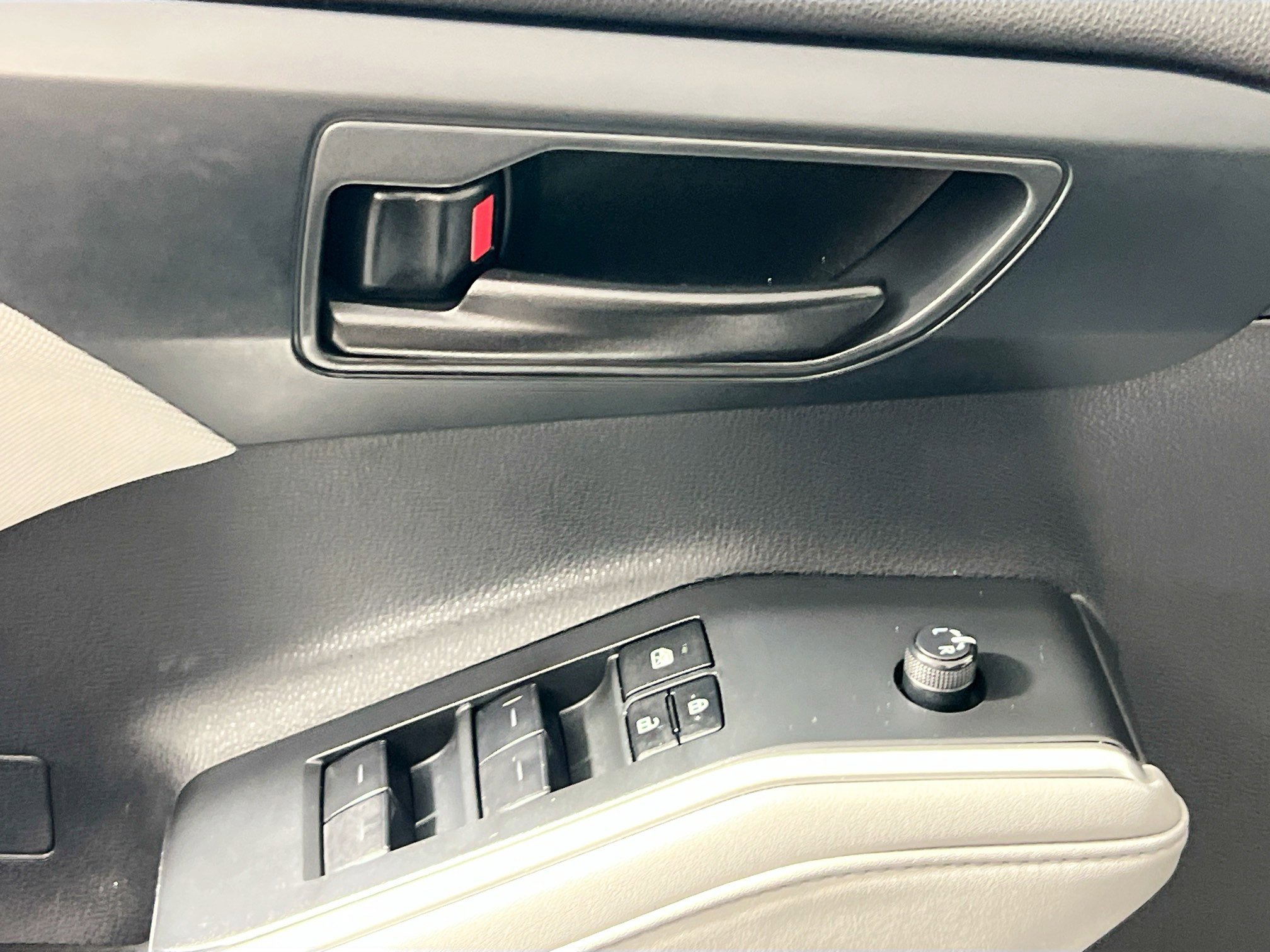 Used 2023 Toyota Highlander LE image 16