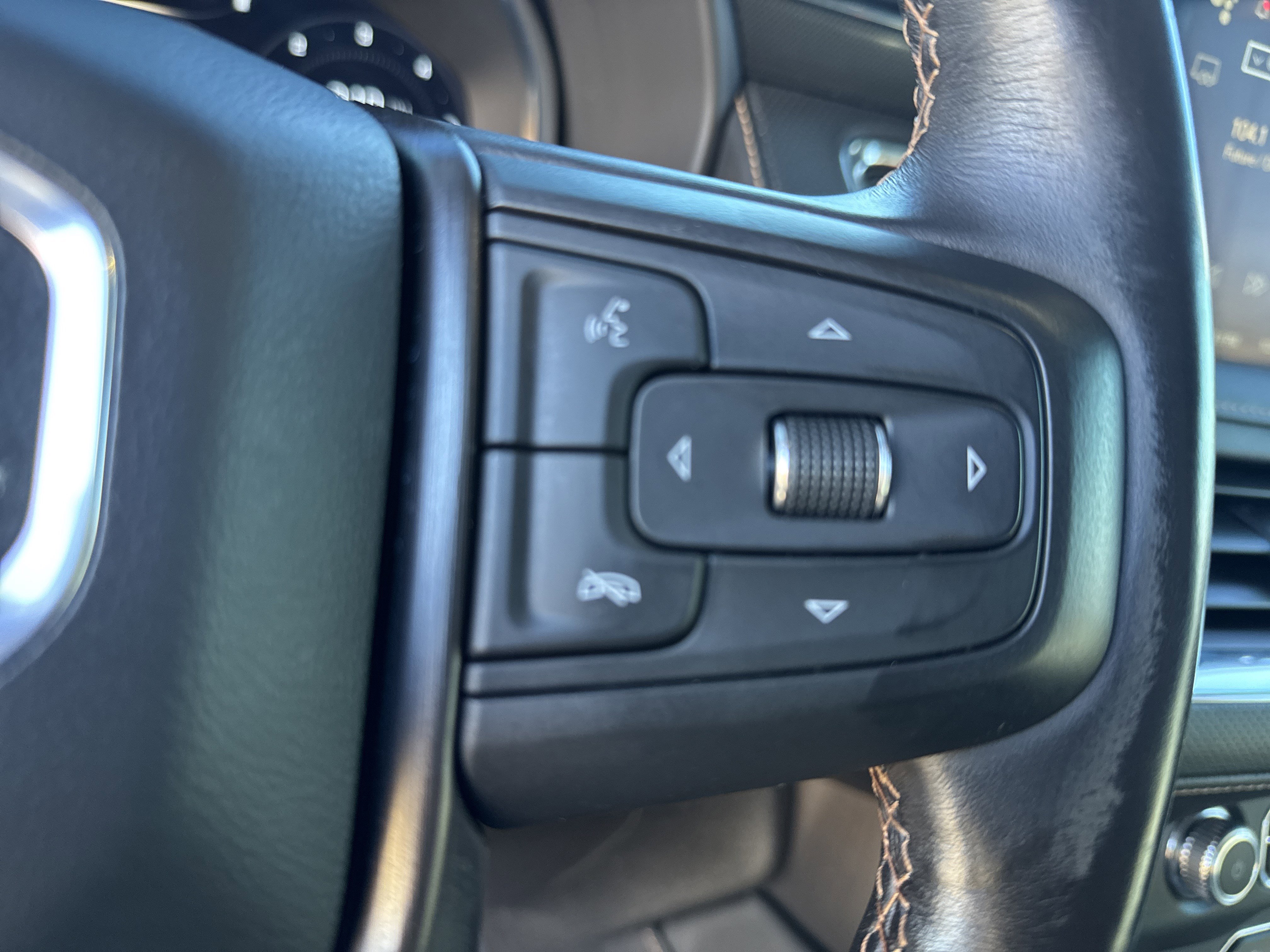 Used 2023 GMC Yukon AT4 w/ AT4 Premium Package image 21