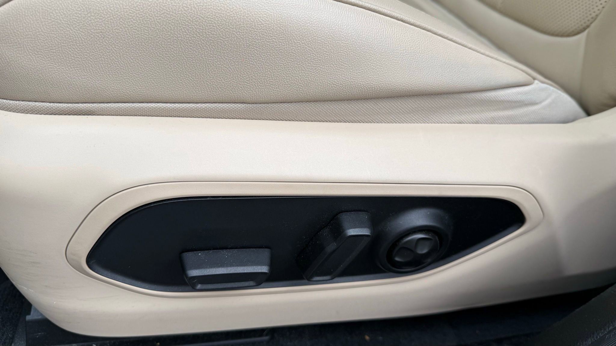 Used 2022 Jeep Grand Cherokee Limited 4xe w/ Luxury Tech Group II image 26