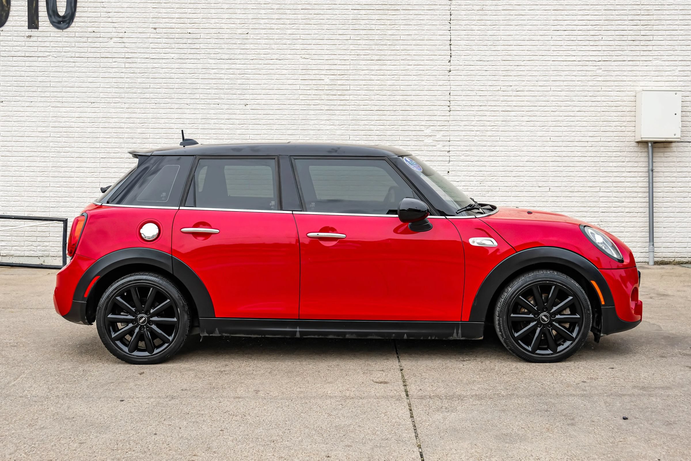 Used 2019 MINI Cooper S w/ Premium Package FWD image 7