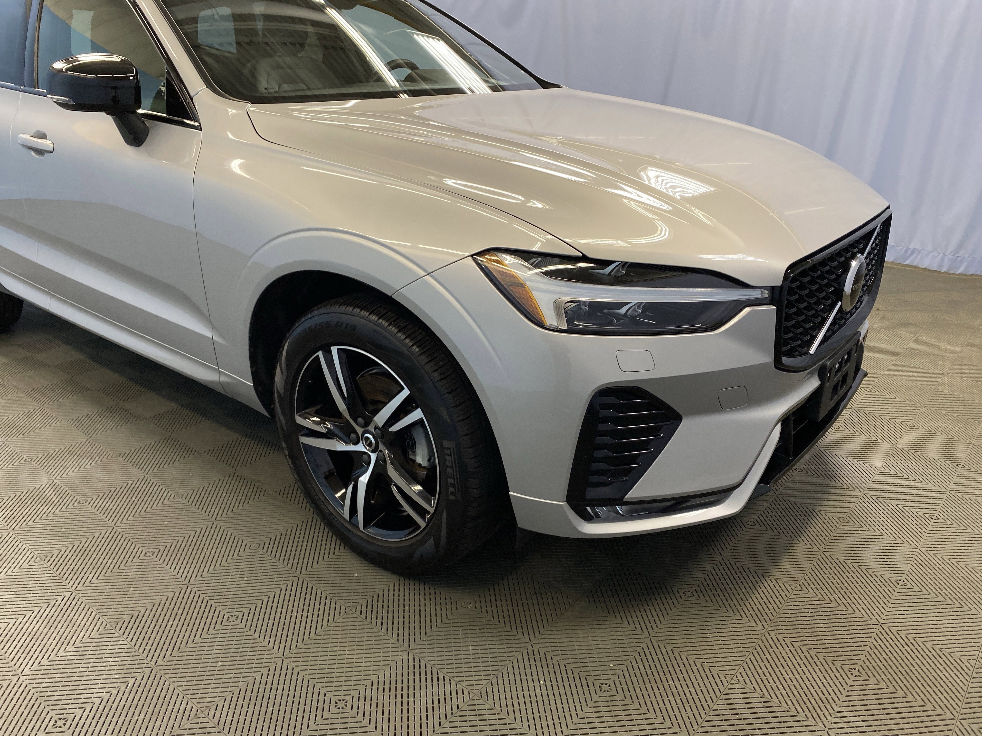 Used 2022 Volvo XC60 B5 R-Design image 47