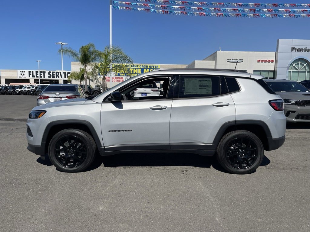 New 2026 Jeep Compass Latitude image 3