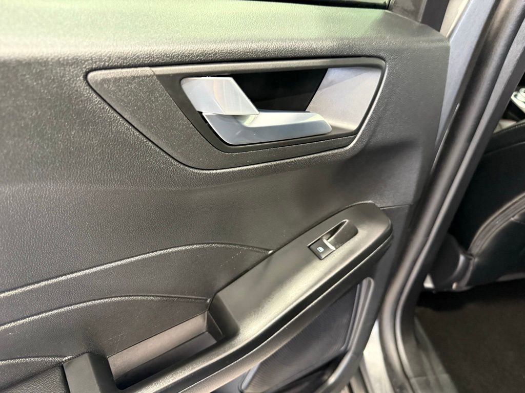 Certified 2025 Ford Escape ST-Line image 19