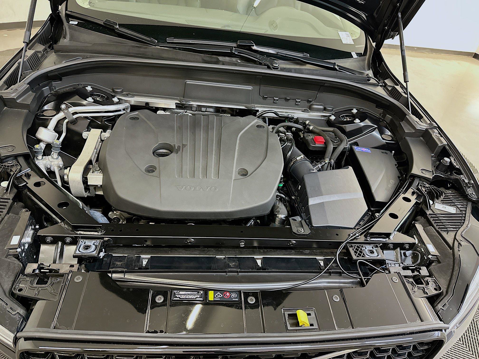 Used 2025 Volvo XC60 B5 Plus image 36