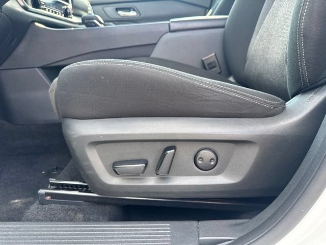 Used 2024 Nissan Rogue SV AWD/4WD image 19