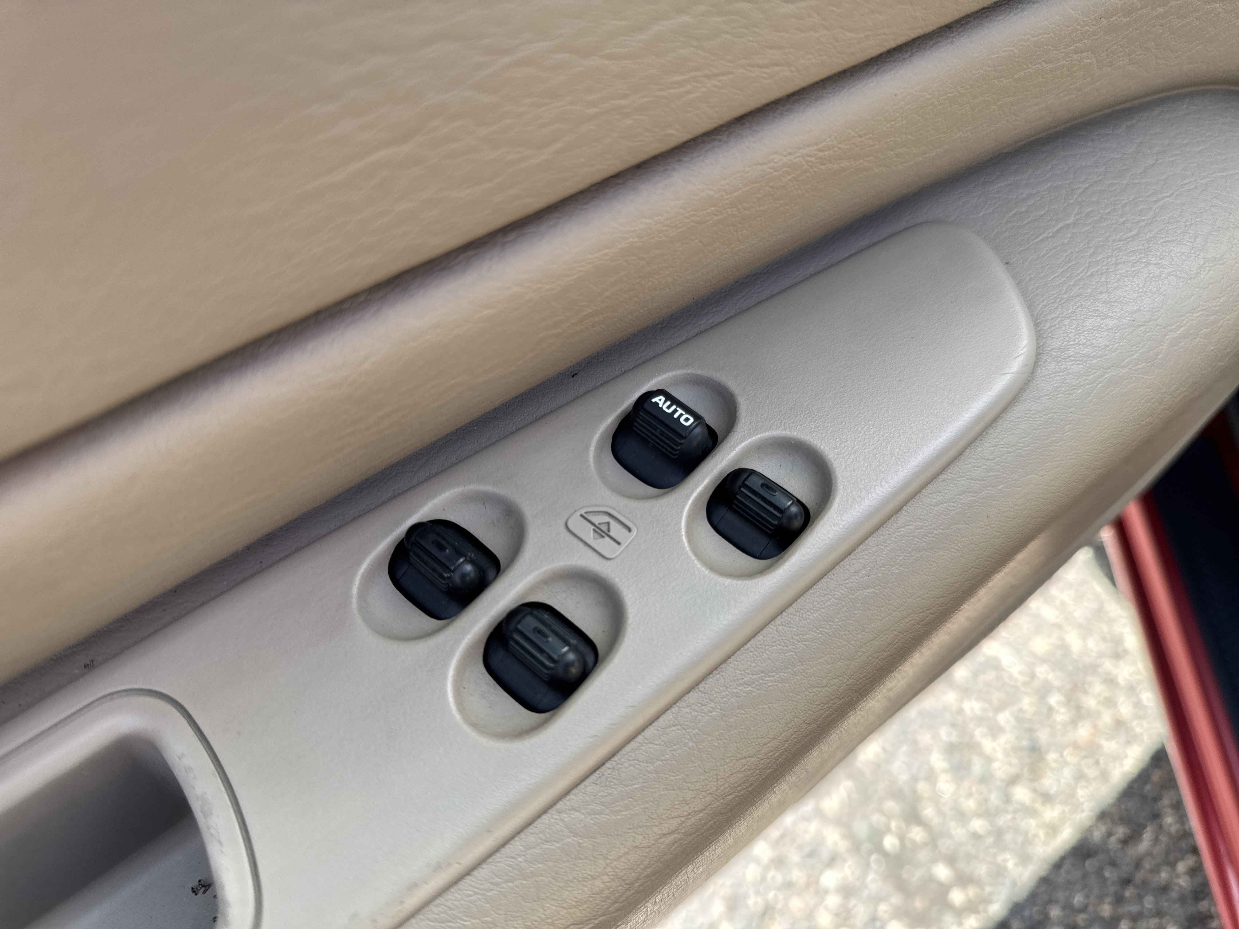 Used 2003 Chrysler Sebring GTC image 18