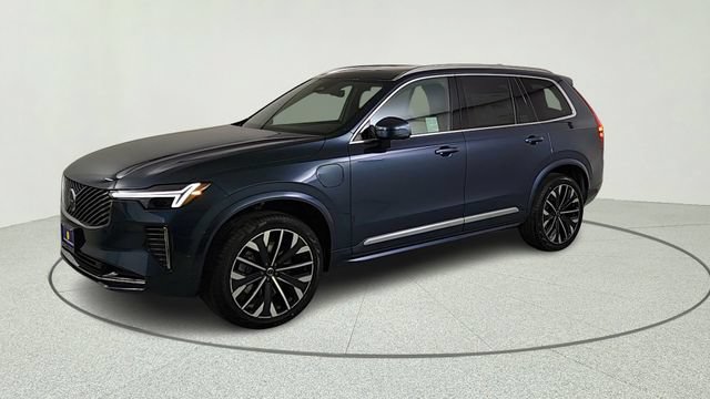 New 2026 Volvo XC90 T8 Plus w/ Protection Package AWD/4WD image 4