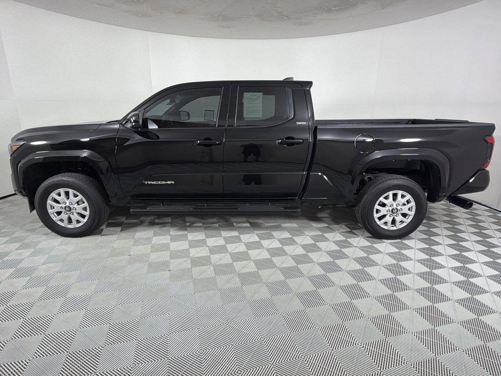 Used 2025 Toyota Tacoma SR5 image 2