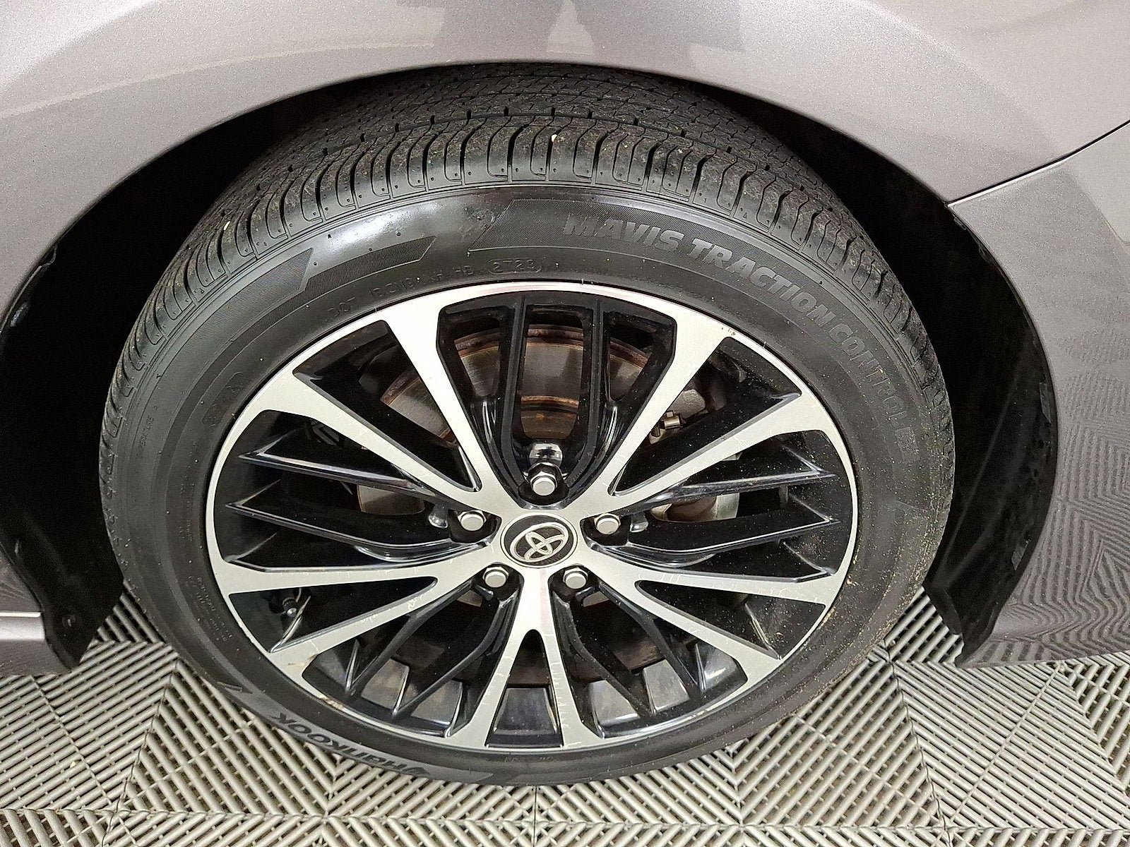 Used 2020 Toyota Camry SE w/ Cold Weather Package AWD/4WD image 19