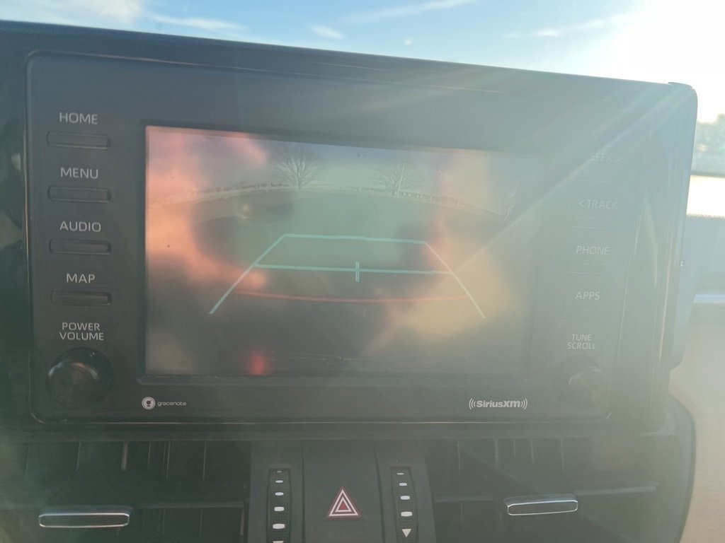 Used 2021 Toyota RAV4 XLE Premium image 4