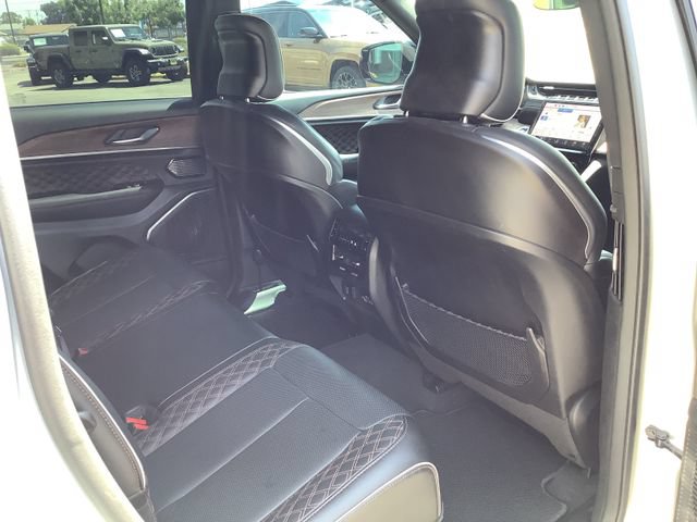 Used 2024 Jeep Grand Cherokee Summit AWD/4WD image 34