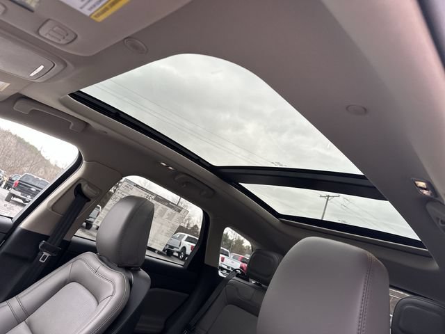 New 2025 Lincoln Corsair Reserve w/ Jet Appearance Package AWD/4WD image 18