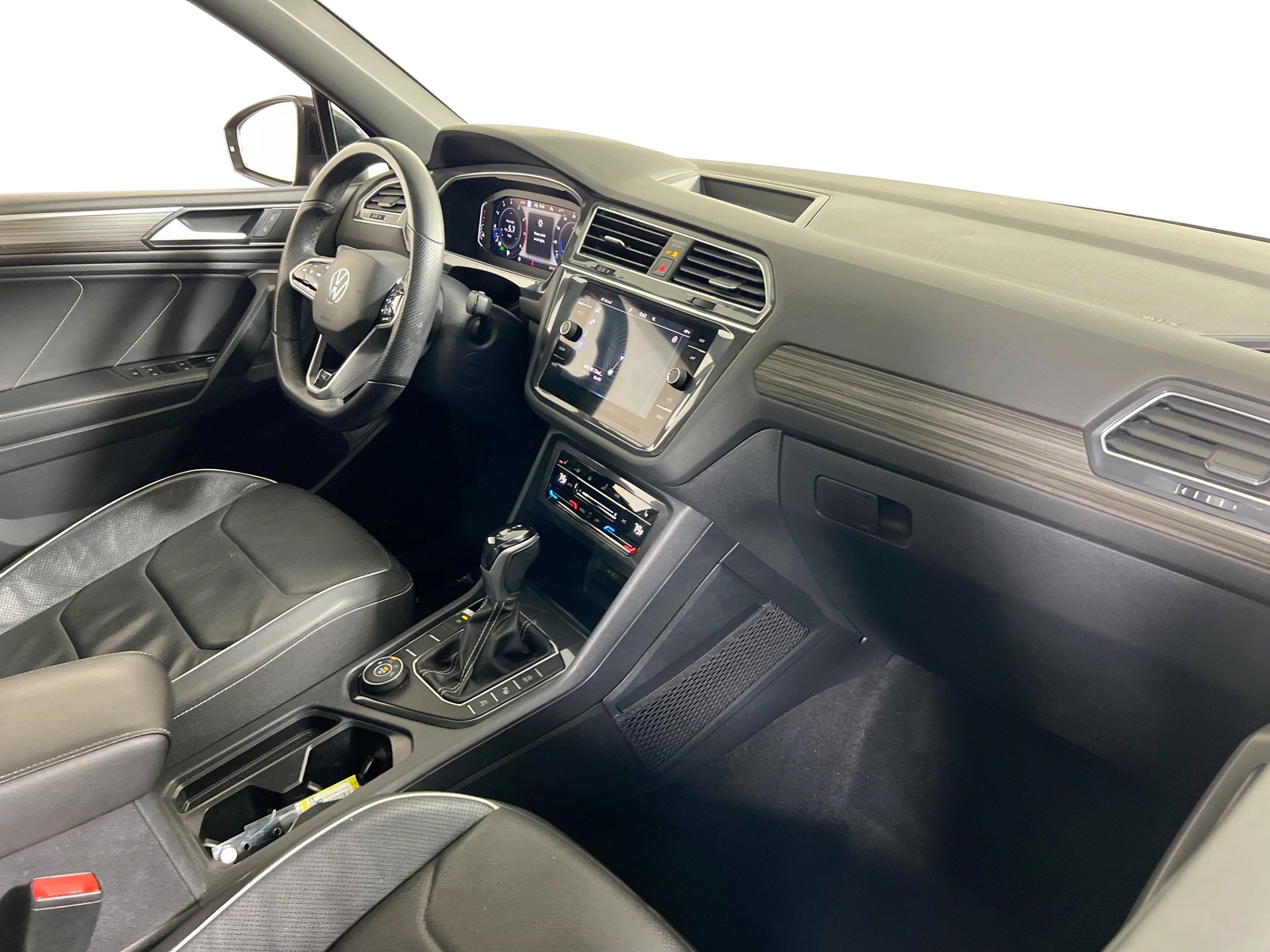 Used 2022 Volkswagen Tiguan SEL R-Line AWD/4WD image 29