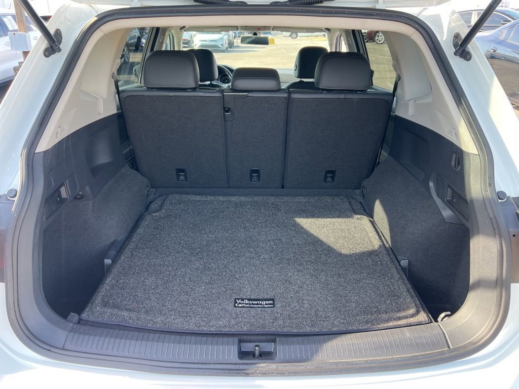 Used 2018 Volkswagen Tiguan SE w/ Panoramic Sunroof Package image 14