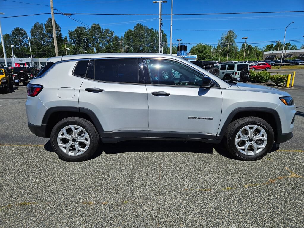 Used 2025 Jeep Compass Sport AWD/4WD image 6