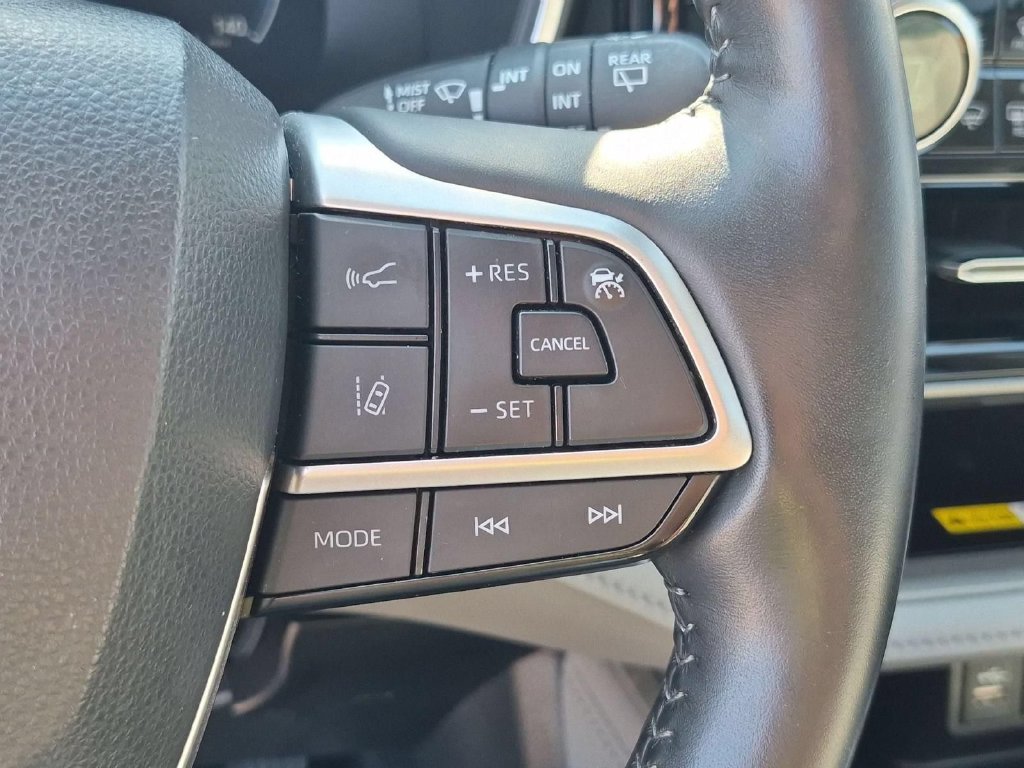 Used 2023 Toyota Highlander Limited AWD/4WD image 21