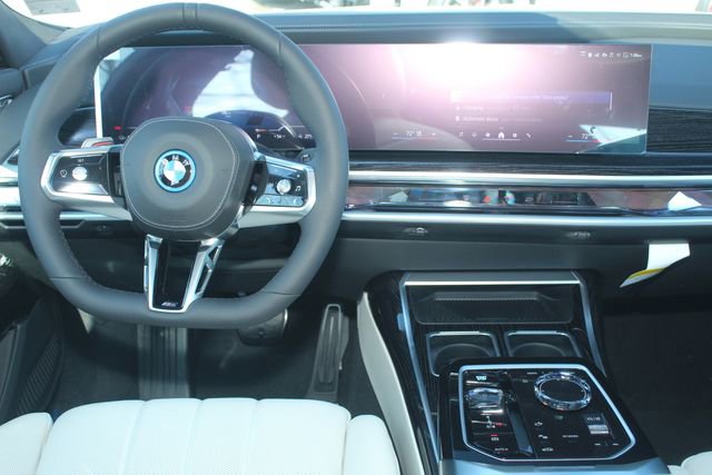 New 2026 BMW i7 xDrive60 w/ Executive Package image 18