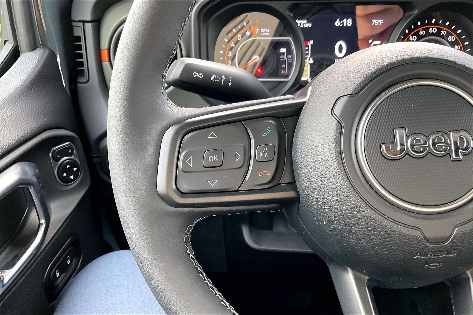 Used 2026 Jeep Gladiator Mojave AWD/4WD image 18