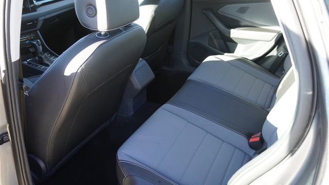 Used 2025 Volkswagen Jetta SE FWD image 12