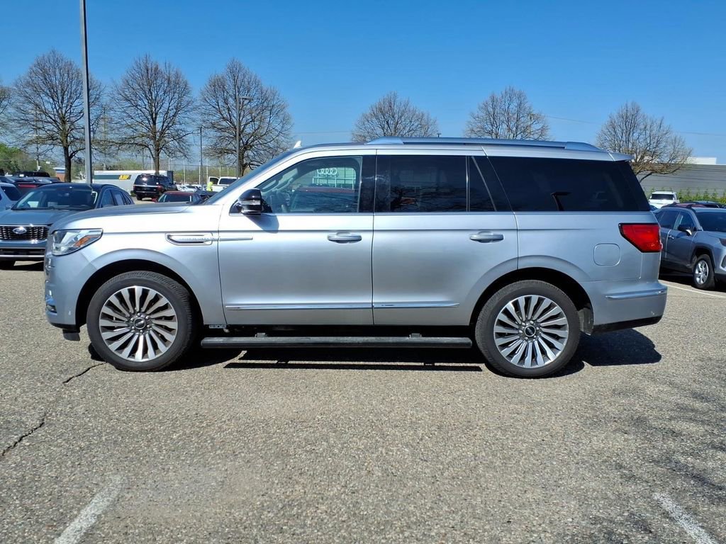 Used 2021 Lincoln Navigator Reserve w/ Luxury Package AWD/4WD image 2
