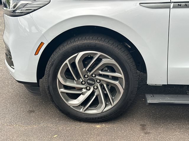 New 2026 Lincoln Navigator Reserve AWD/4WD image 12