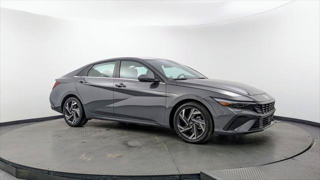 Used 2025 Hyundai Elantra Limited FWD image 11