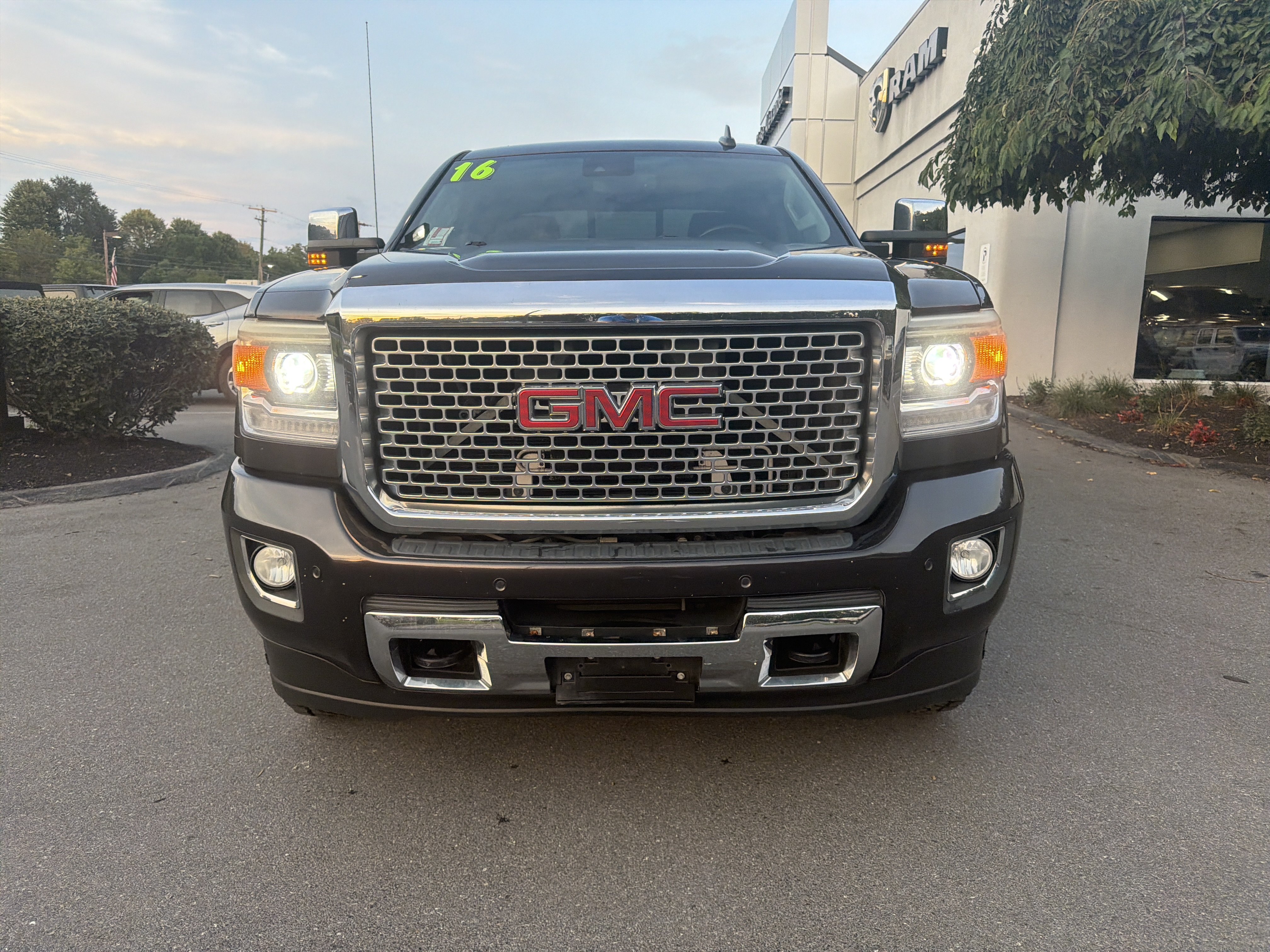Used 2016 GMC Sierra 2500 Denali w/ Driver Alert Package AWD/4WD image 9