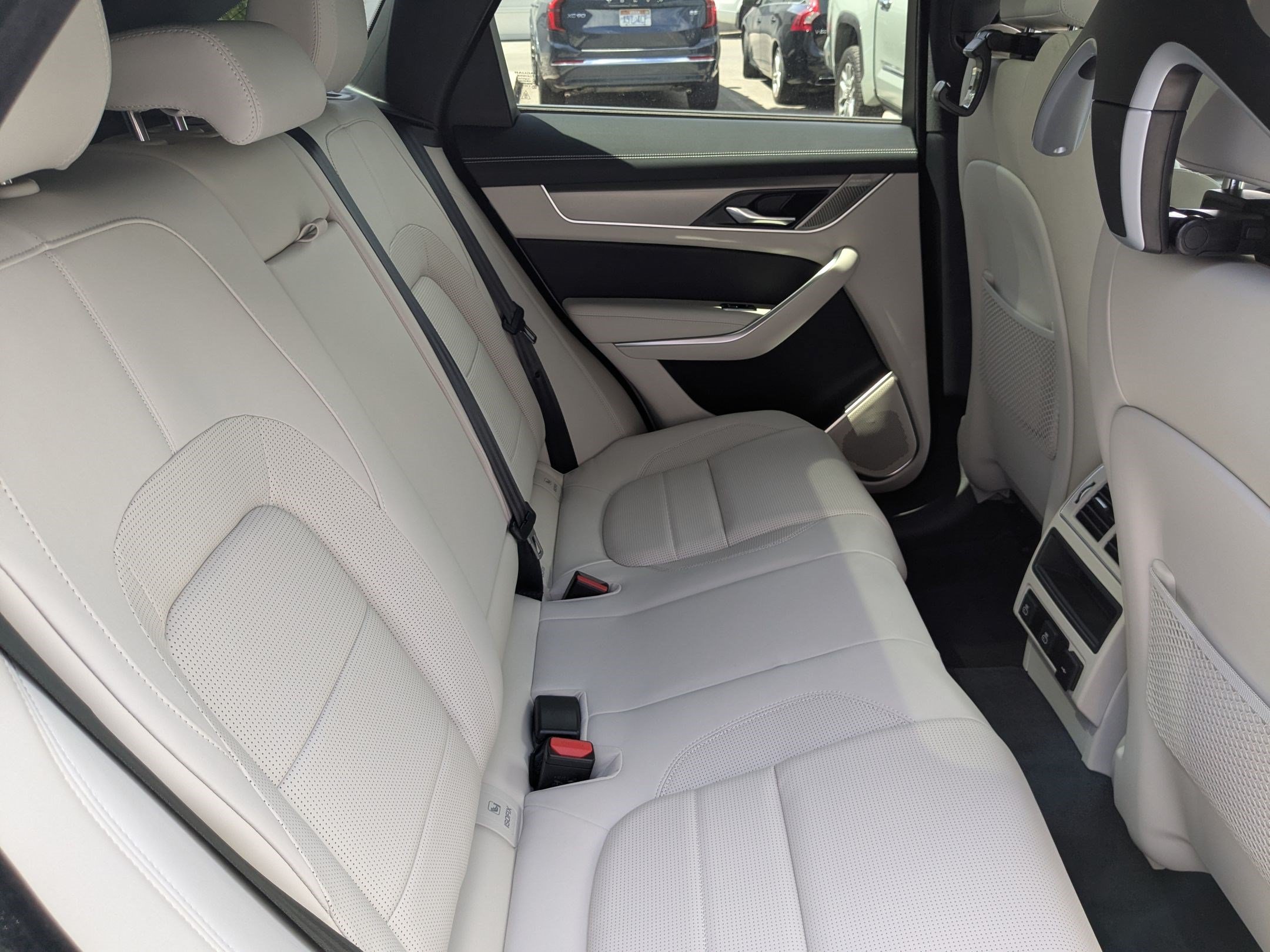 New 2026 Jaguar F-PACE R-Dynamic S AWD/4WD image 32