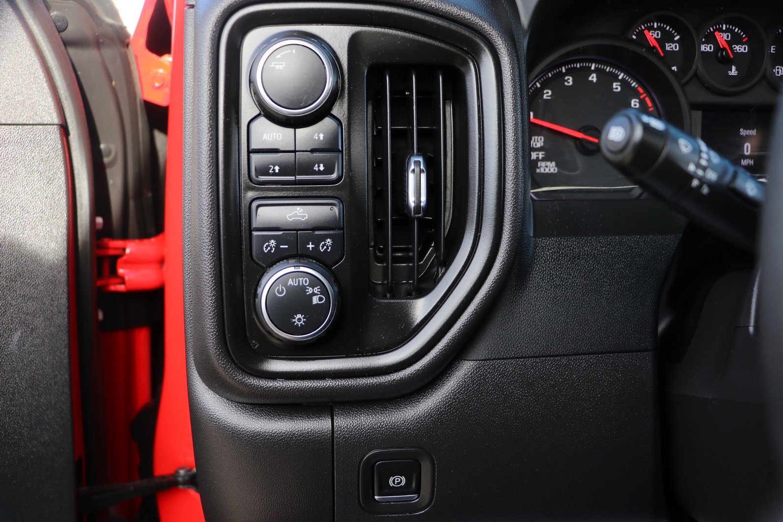 Used 2024 Chevrolet Silverado 1500 Custom Trail Boss w/ Turbomax Blackout Package image 12